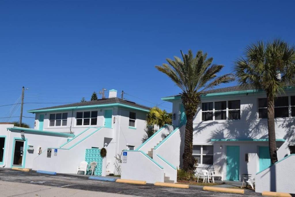 Private One-Bedroom 13-Directly Across From Beach St. Pete Beach Esterno foto