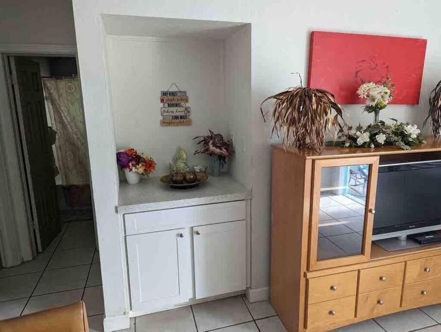 Private One-Bedroom 13-Directly Across From Beach St. Pete Beach Esterno foto