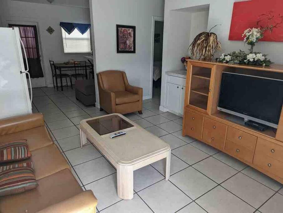Private One-Bedroom 13-Directly Across From Beach St. Pete Beach Esterno foto