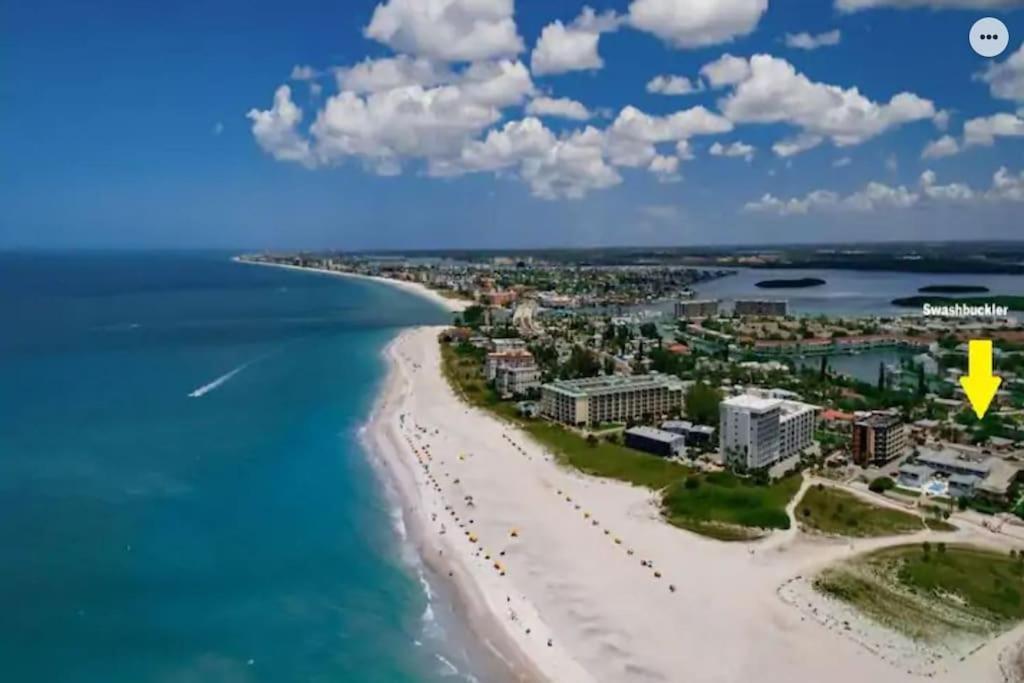 Private One-Bedroom 13-Directly Across From Beach St. Pete Beach Esterno foto