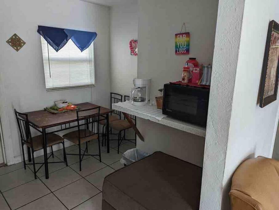 Private One-Bedroom 13-Directly Across From Beach St. Pete Beach Esterno foto